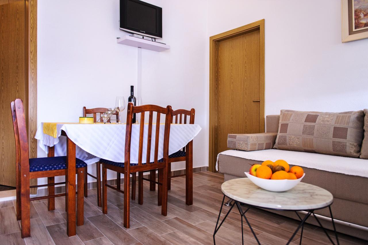 Apartments Mila Marina Bagian luar foto