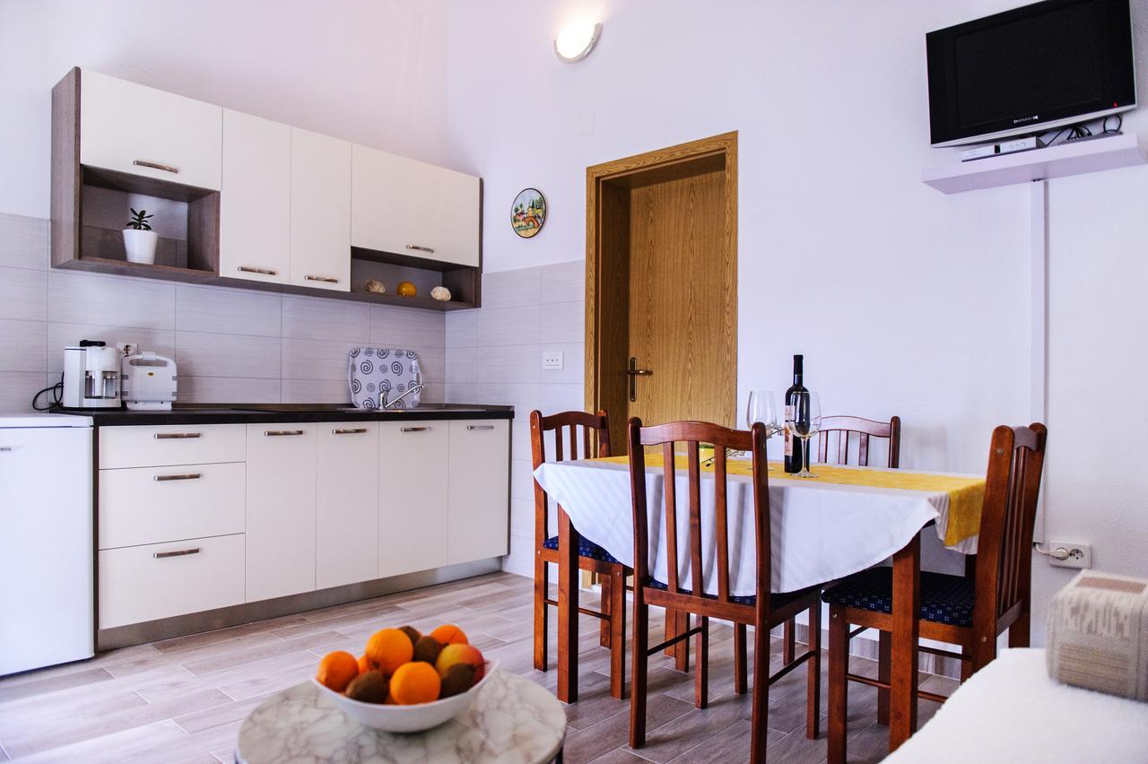 Apartments Mila Marina Bagian luar foto