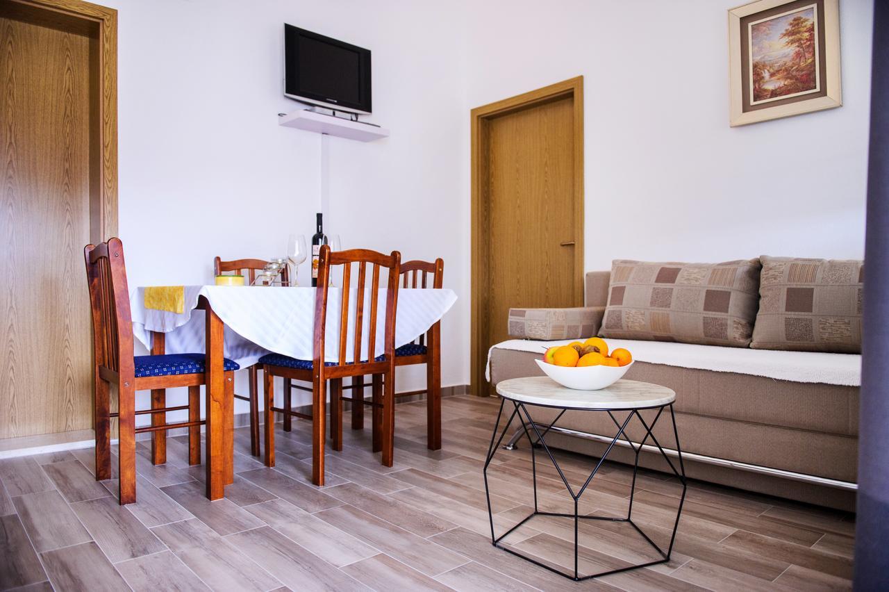 Apartments Mila Marina Bagian luar foto