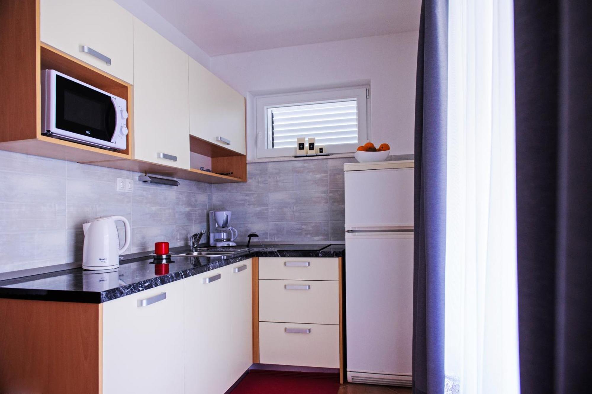 Apartments Mila Marina Bagian luar foto
