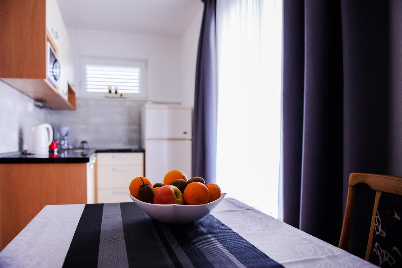 Apartments Mila Marina Bagian luar foto