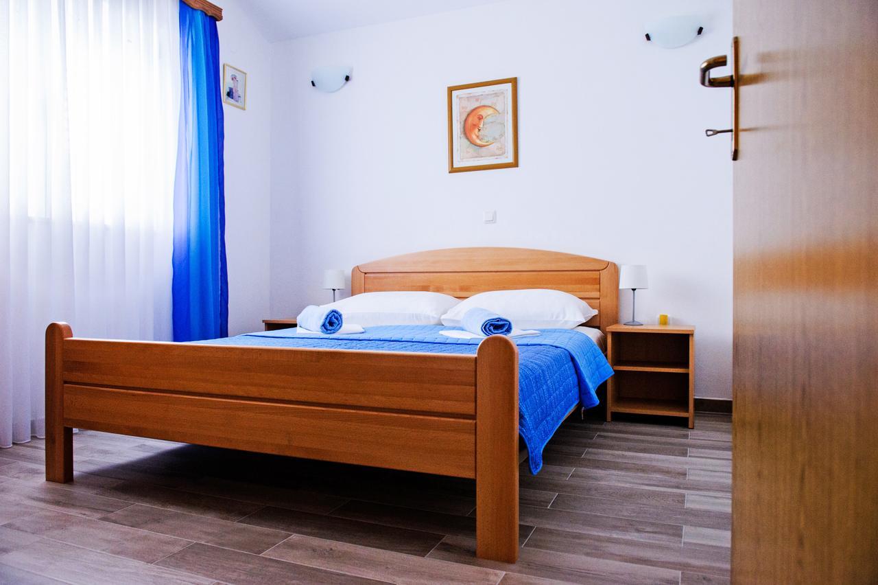 Apartments Mila Marina Bagian luar foto